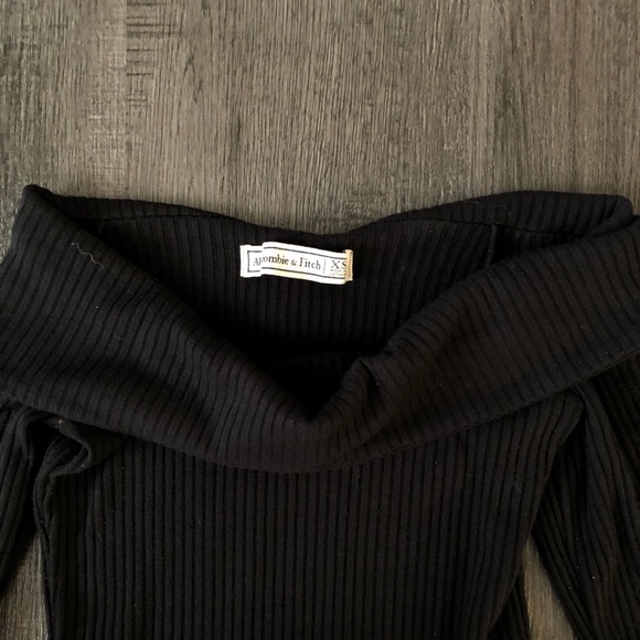 ABERCROMBIE & FITCH BLACK OFF SHOULDER TOP - Picture 2 of 2